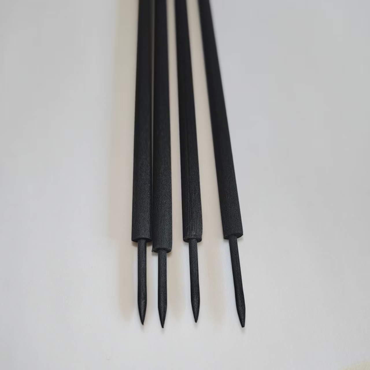 Las nuevas barras difusoras de fibra con evaporación de aire para perfumes y aceites esenciales están disponibles en varios tamaños y colores, con opciones personalizables para ahorrar en costos de empaque.