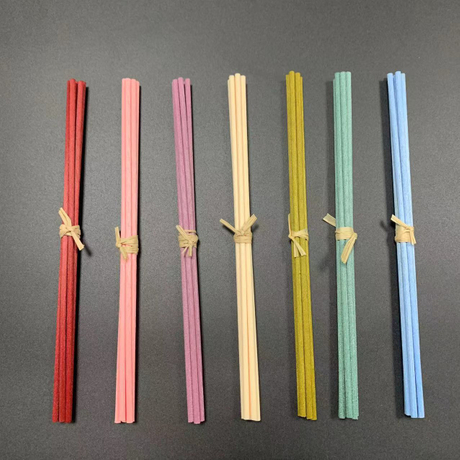 Fabricante al por mayor colorido rojo azul verde amarillo varillas difusoras de láminas, varillas difusoras de fibra, varillas de fibra de algodón con fragancia